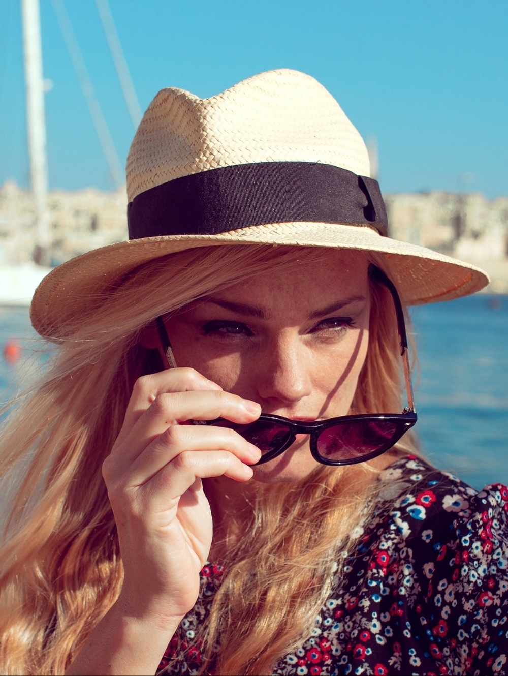 Women's Natural Straw Fedora Hat with Black Band